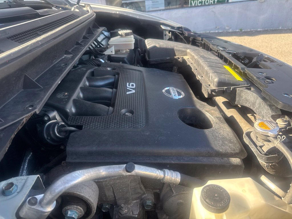 Used 2012 White Nissan SL image 37