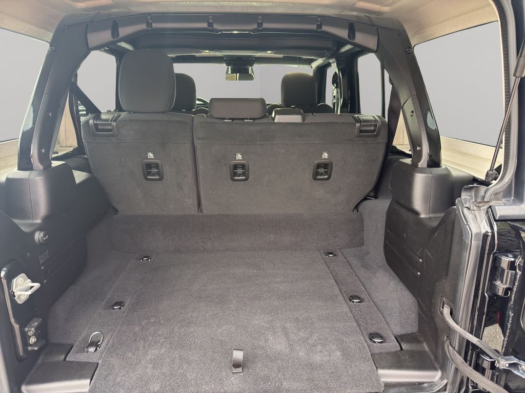 Used 2025 Black Clearcoat Jeep Rubicon image 9