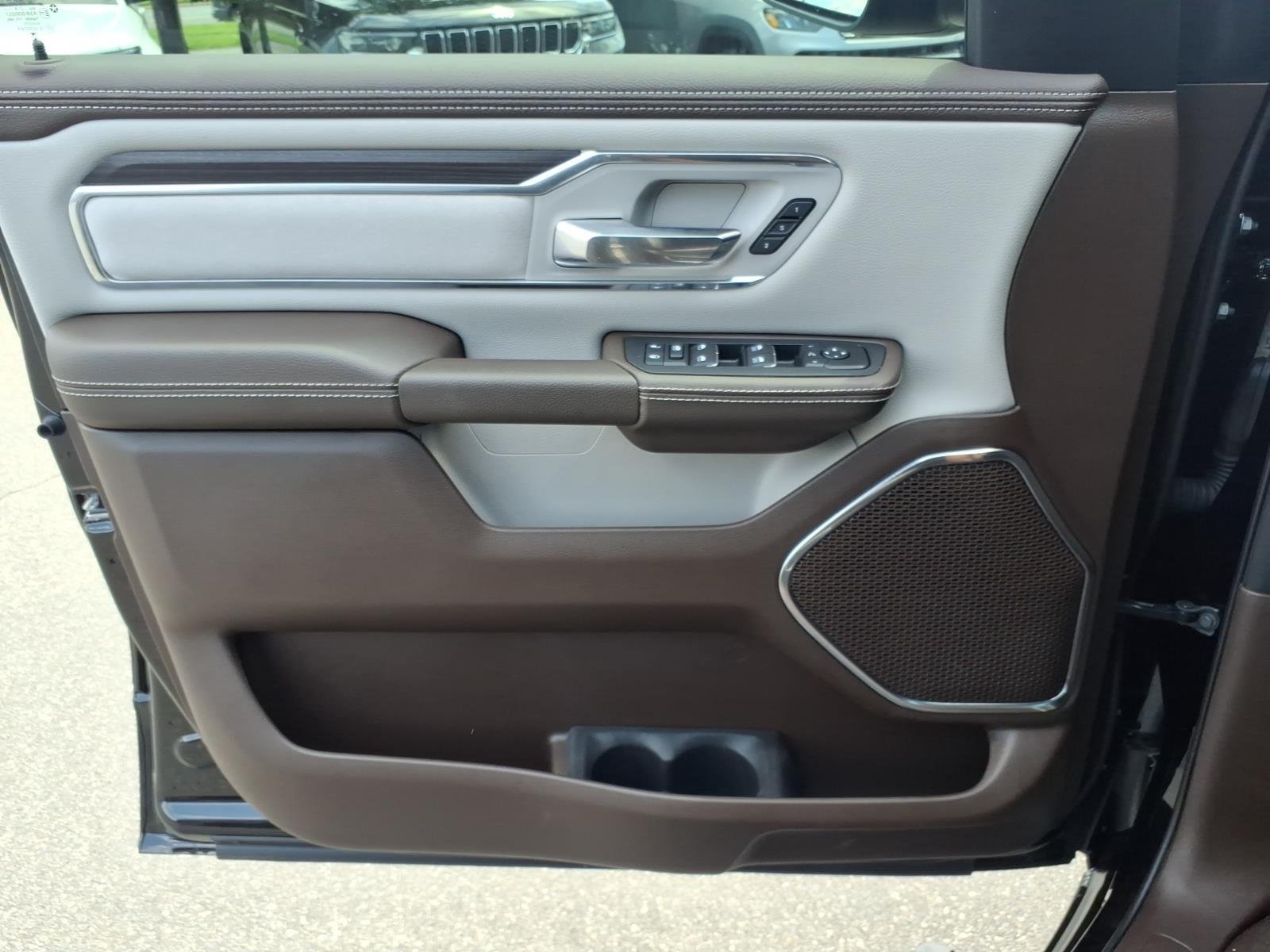New 2026 Diamond Black Crystal Pearl-Coat Exterior Paint RAM Laramie image 28
