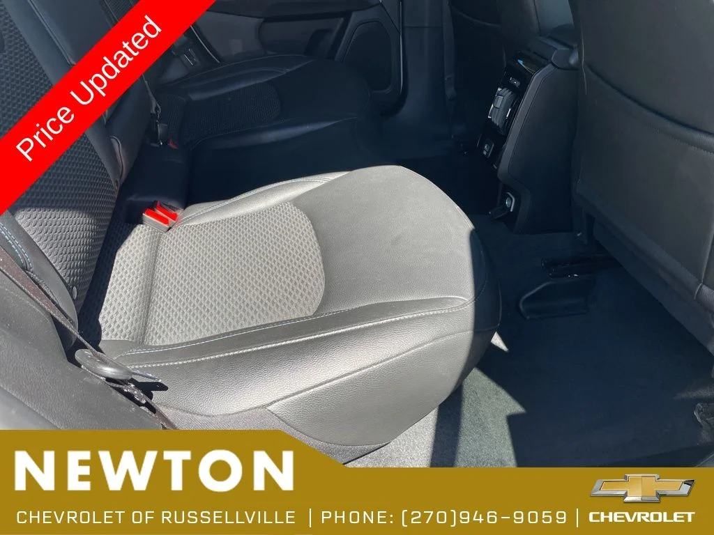 Used 2025 Bright White Clearcoat Jeep Latitude image 33