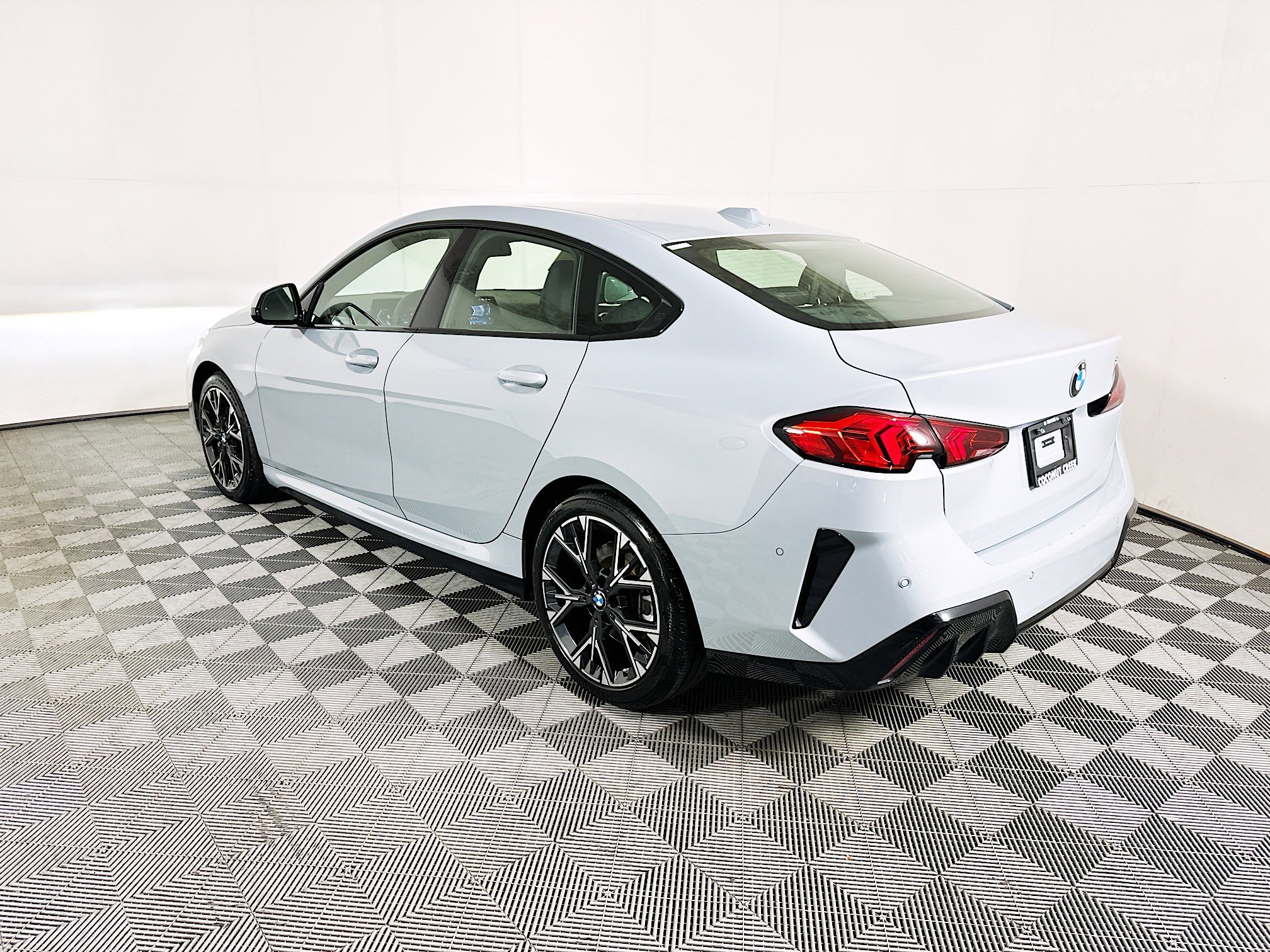 2026 BMW 2 thumbnail 7