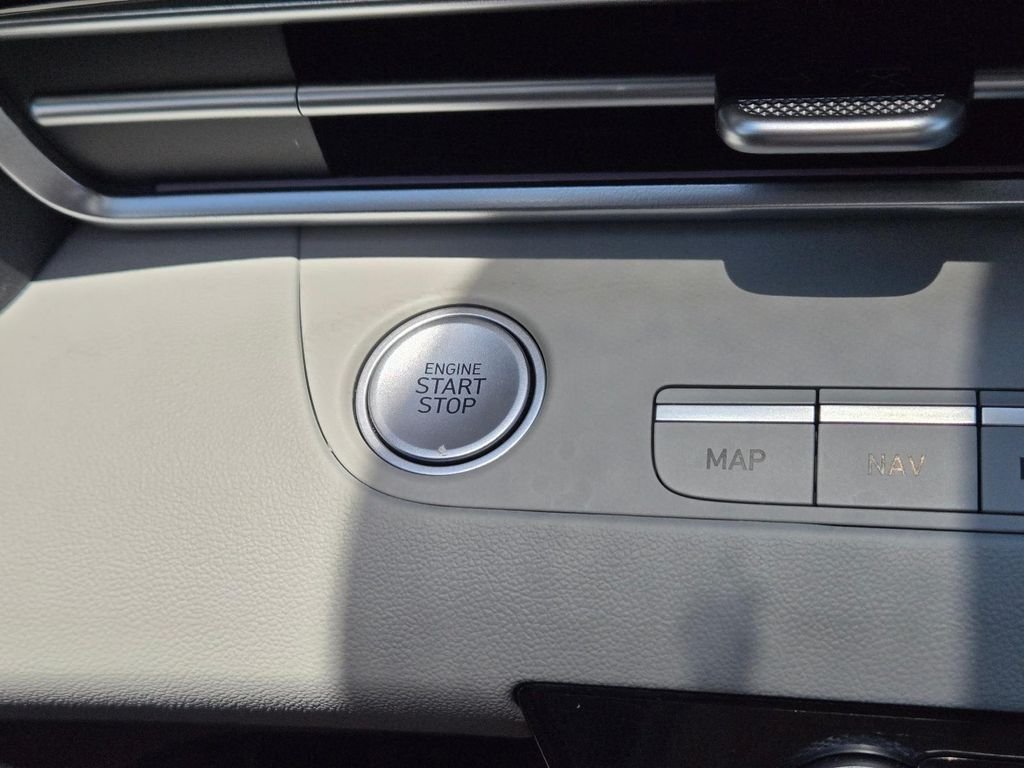 2025 Hyundai Elantra Limited - Photo 26