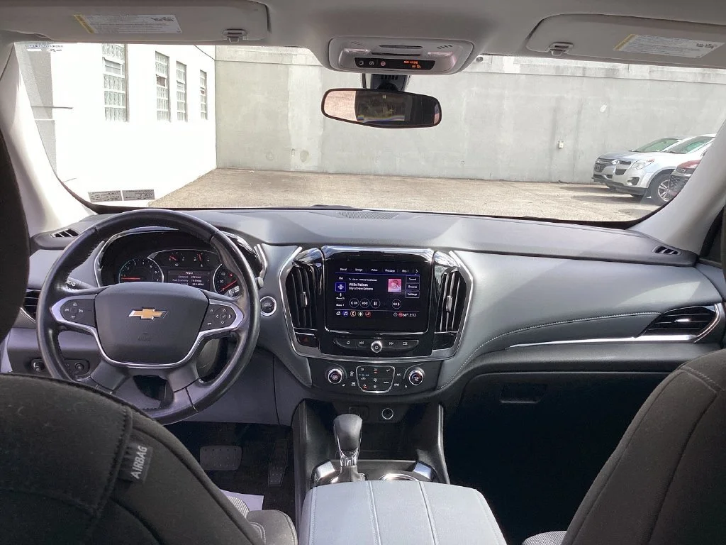 Used 2021 SILVER ICE METALLIC Chevrolet LT Cloth image 26