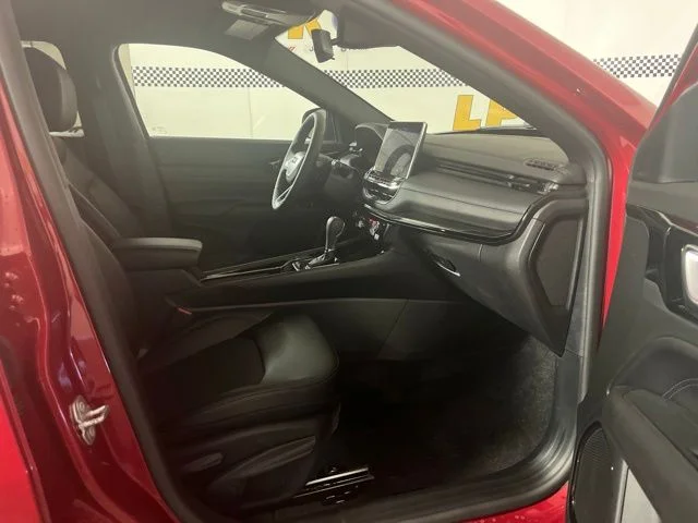 New 2026 Red Hot Pearl-Coat Exterior Paint Jeep Latitude image 34