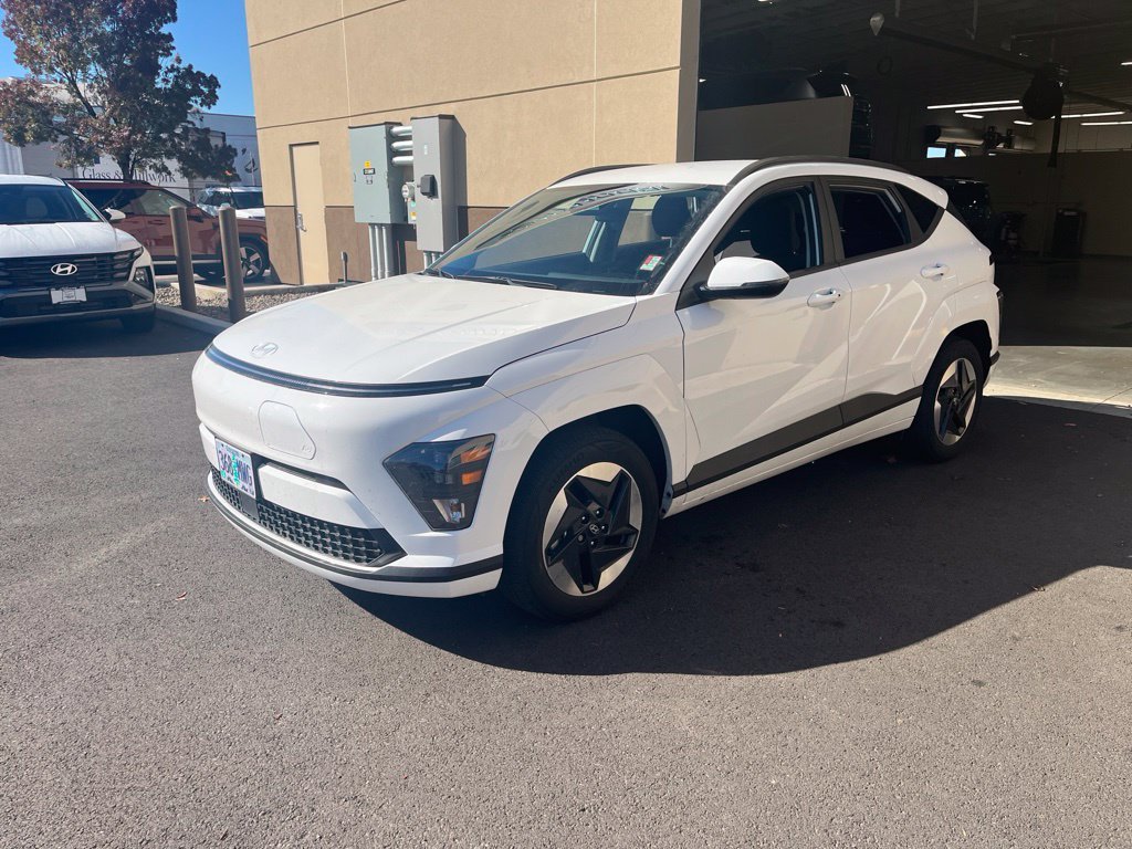 Certified Used 2024 White Hyundai SEL image 2