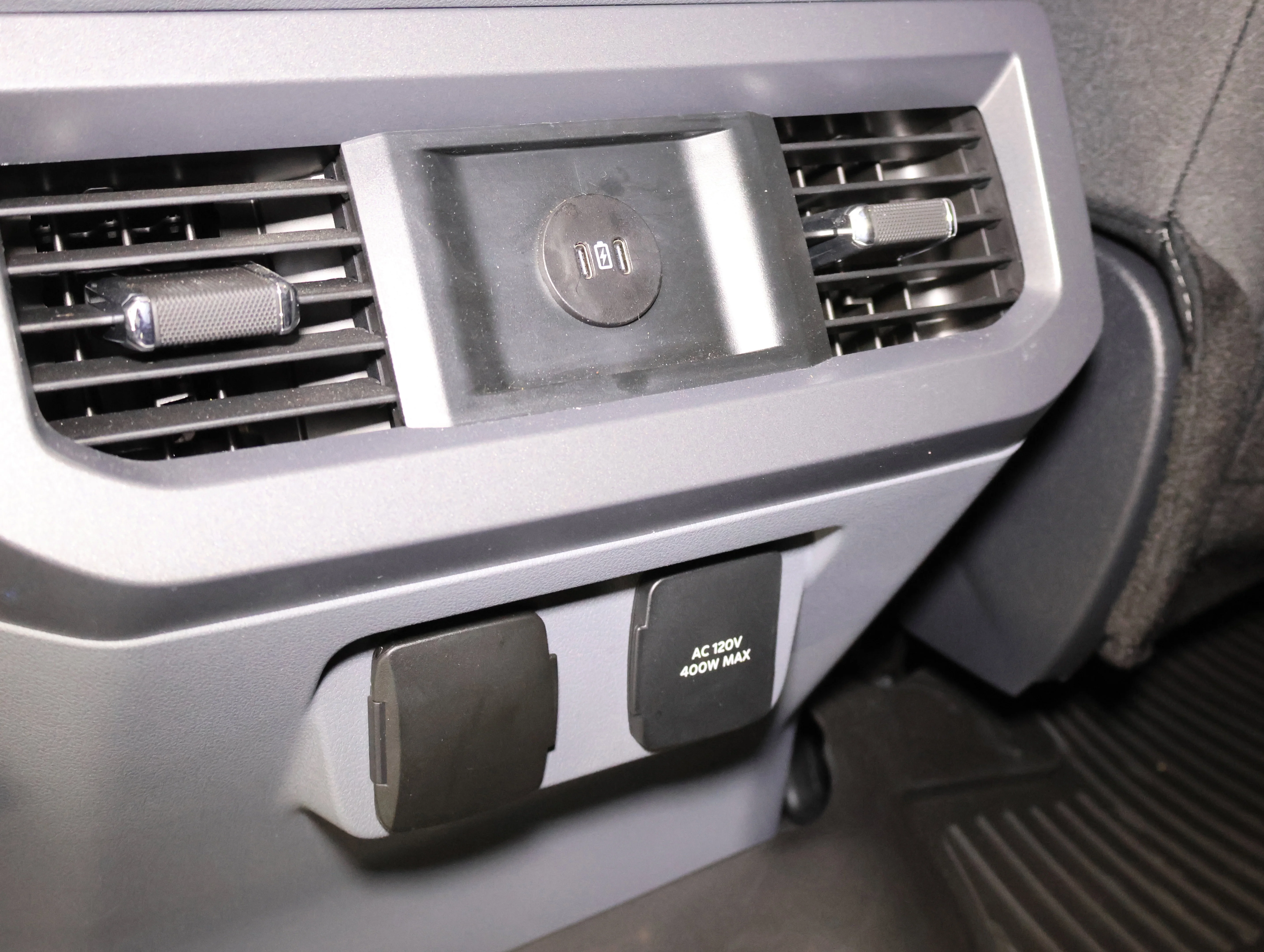 Used 2024 Agate Black Metallic Ford XLT image 32