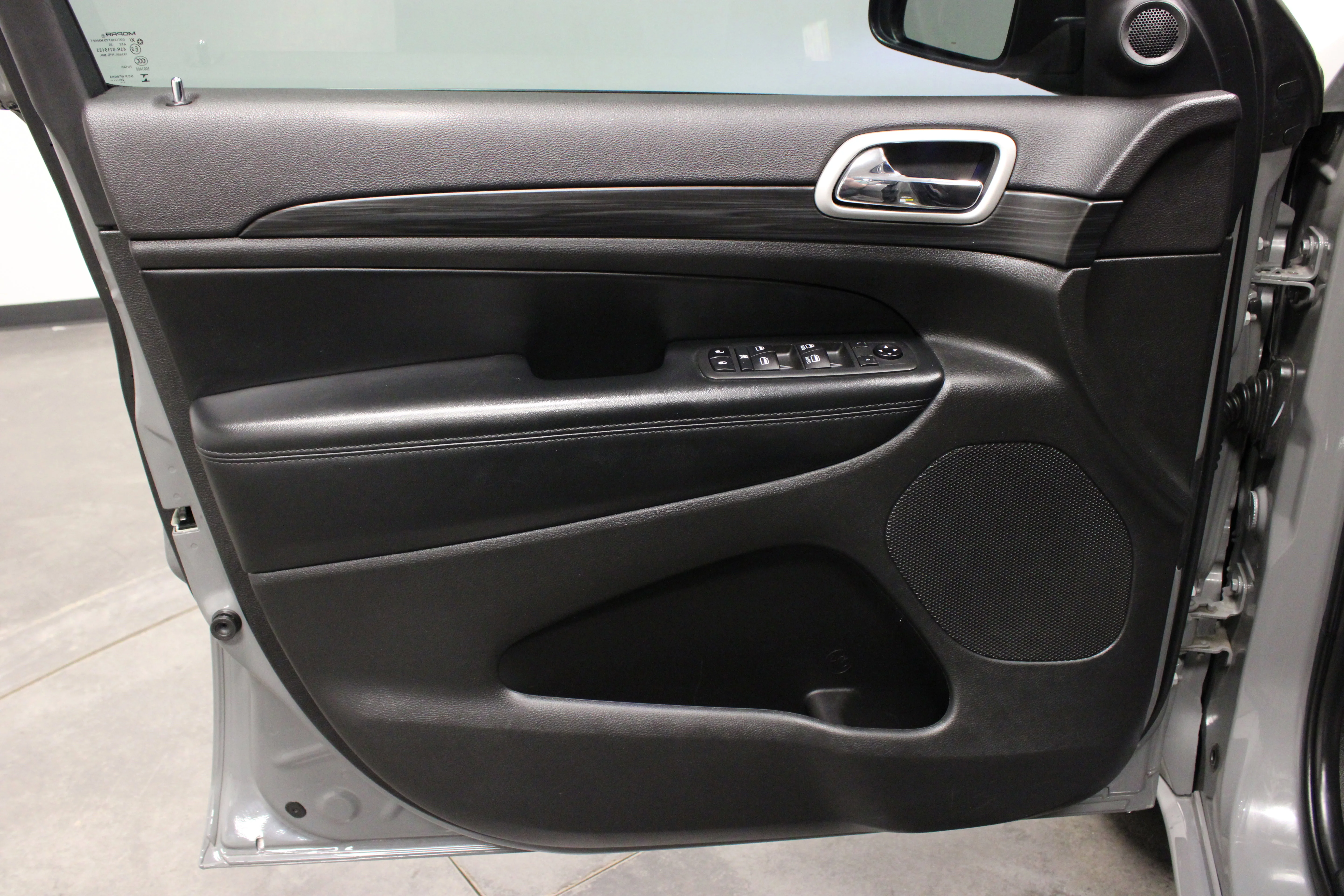 Used 2020 Sting-Gray Clearcoat Jeep Altitude image 19