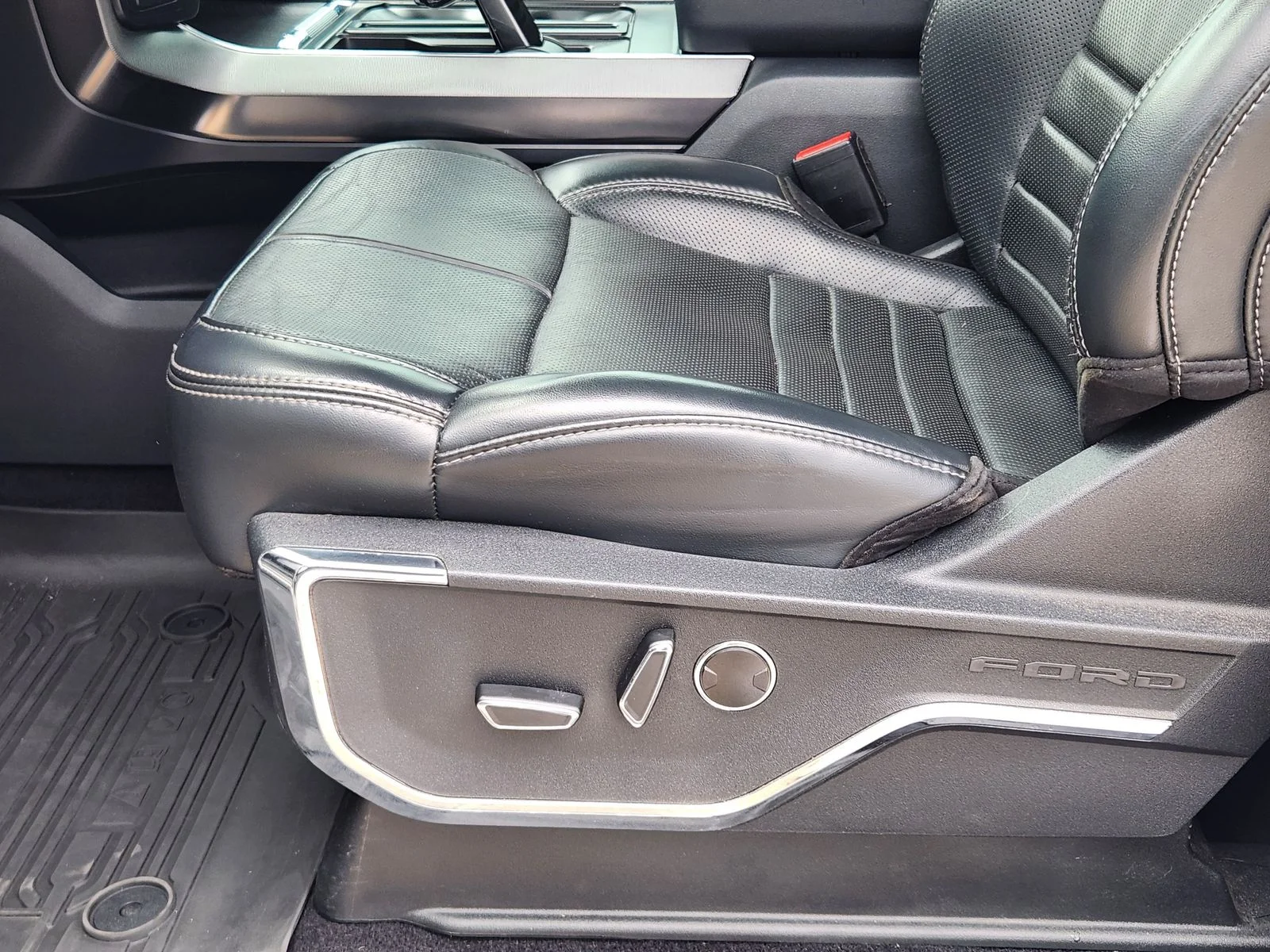 Used 2023 White Ford Platinum image 24