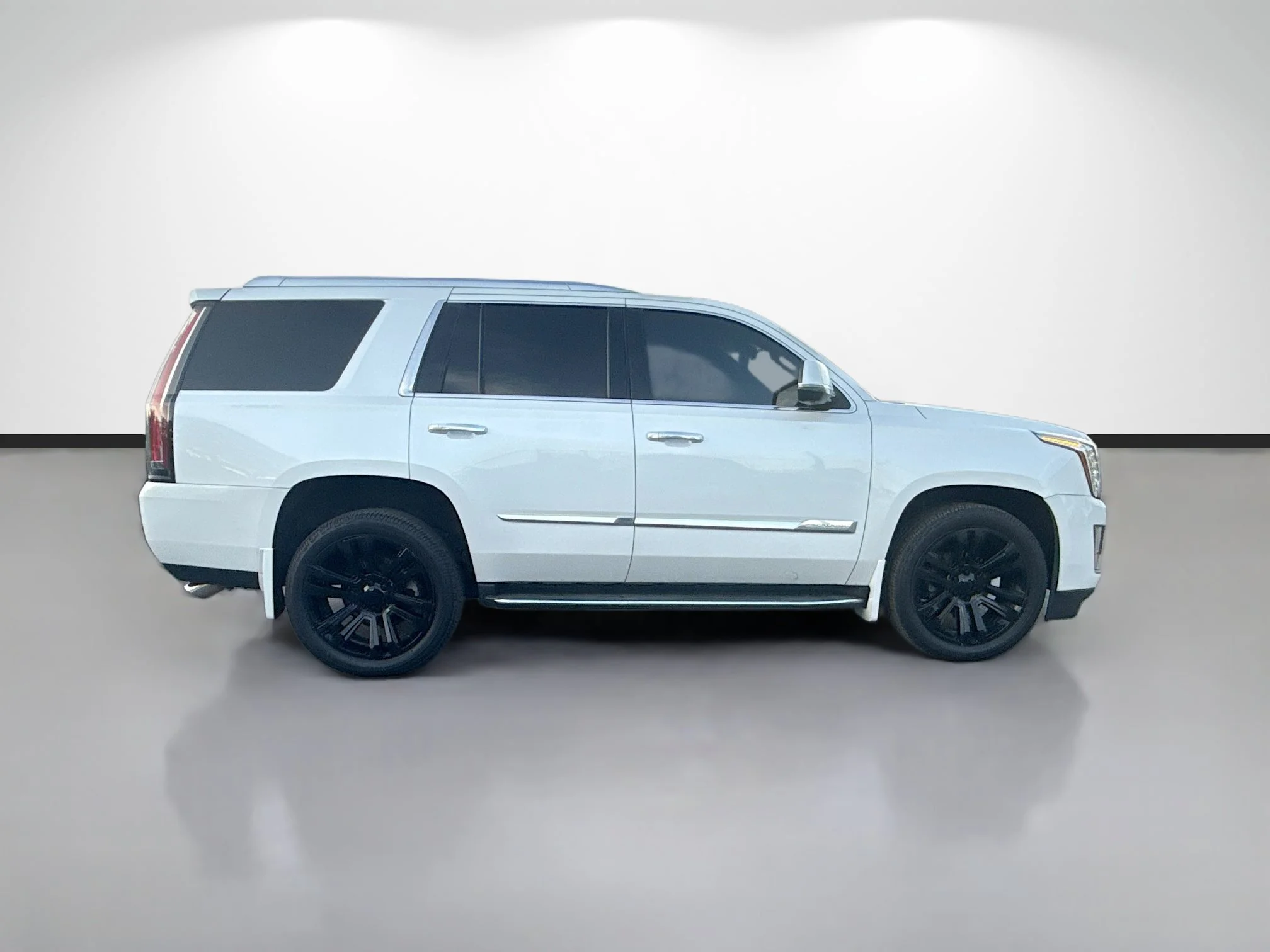Used 2016 Crystal White Tricoat Cadillac Luxury Collection image 2