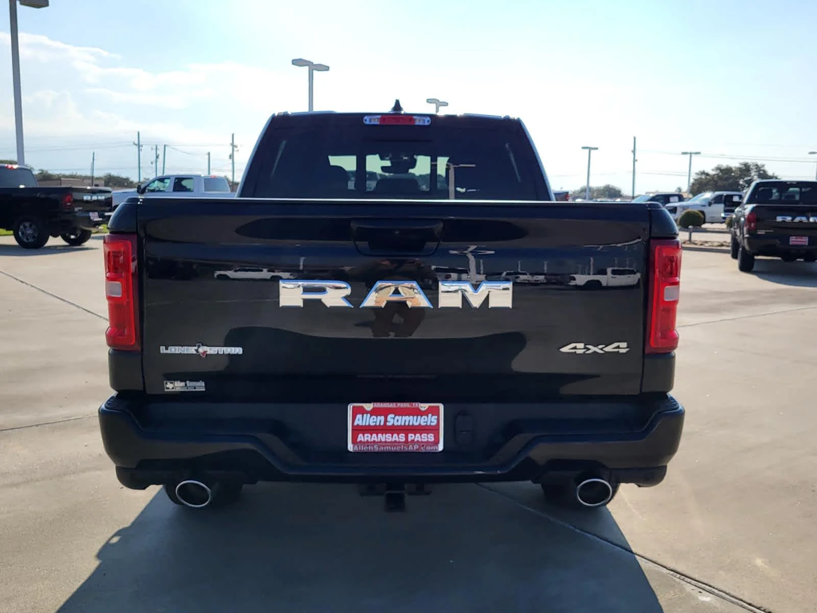 New 2026 Diamond Black Crystal Pearl-Coat Exterior Paint RAM Lone Star image 4