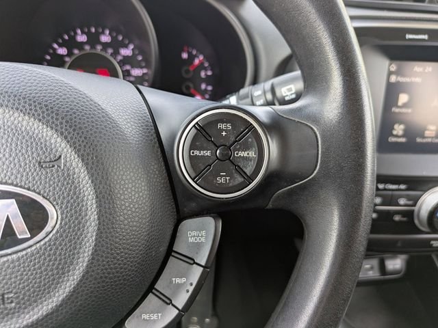 Used 2018 White Kia Plus image 24