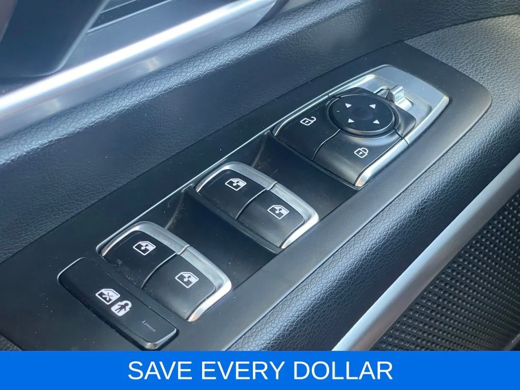 Used 2023 White Kia S image 19