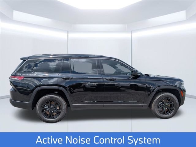 New 2026 Diamond Black Crystal Pearl-Coat Exterior Paint Jeep Altitude image 8