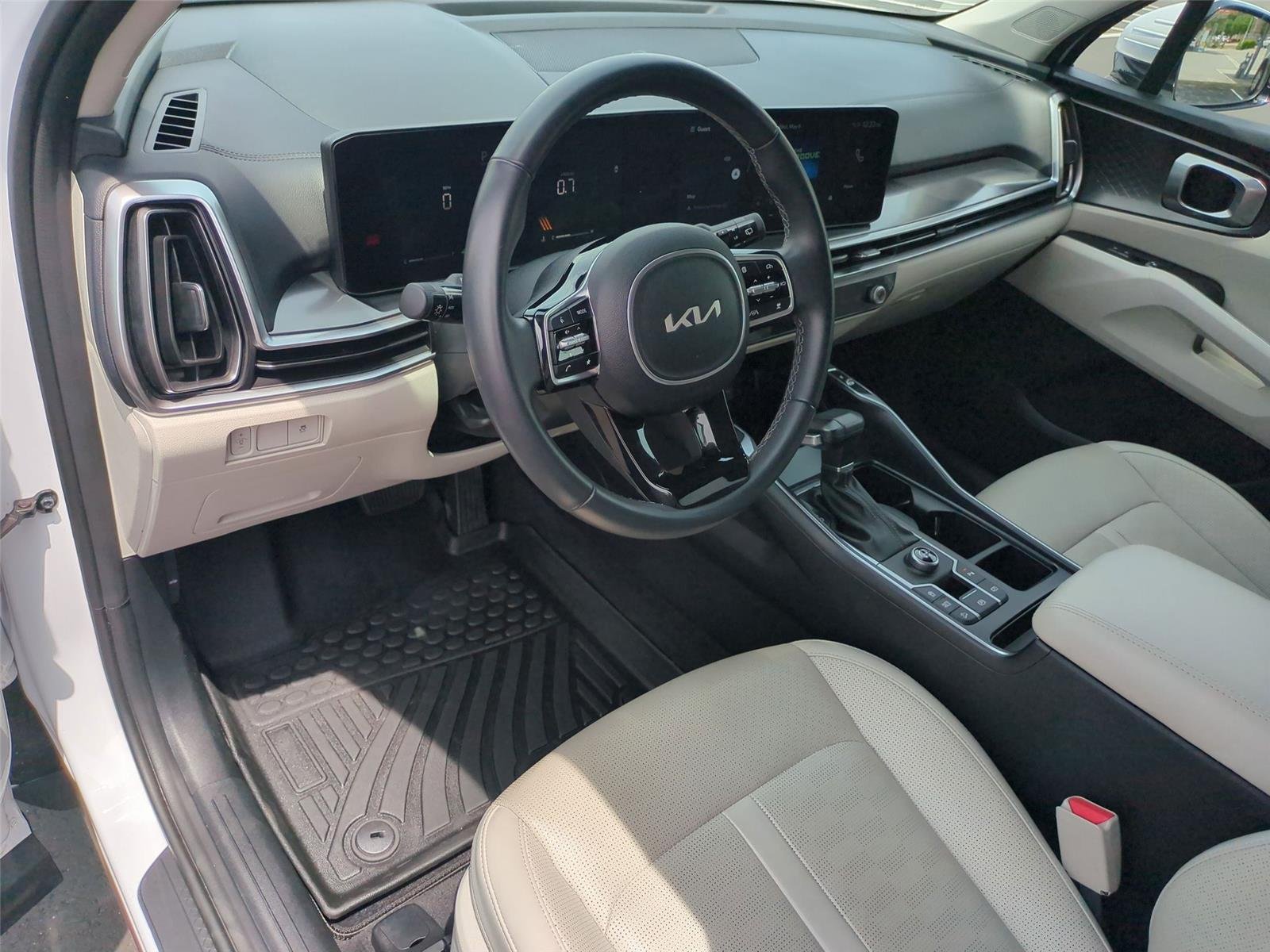 Used 2025 Glacial White Pearl Kia S image 31