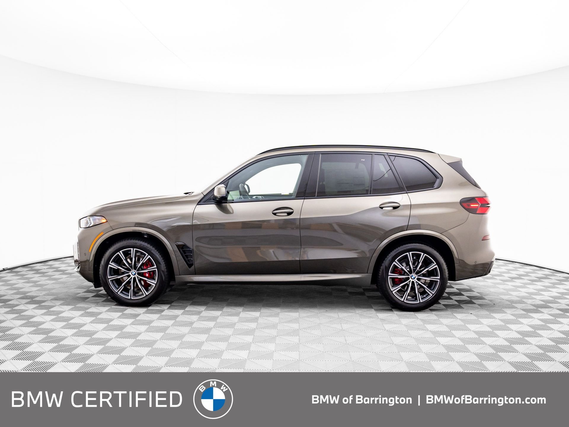Used 2026 Green BMW xDrive40i image 2