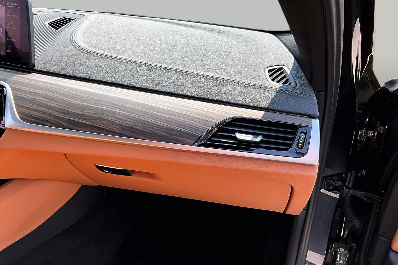 2023 BMW 5 Series M550i - Photo 18