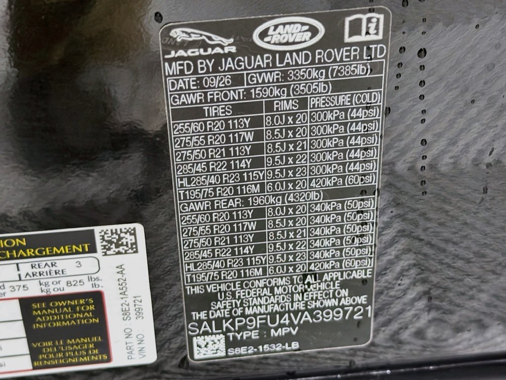 New 2027 Santorini Black Land Rover SE image 34