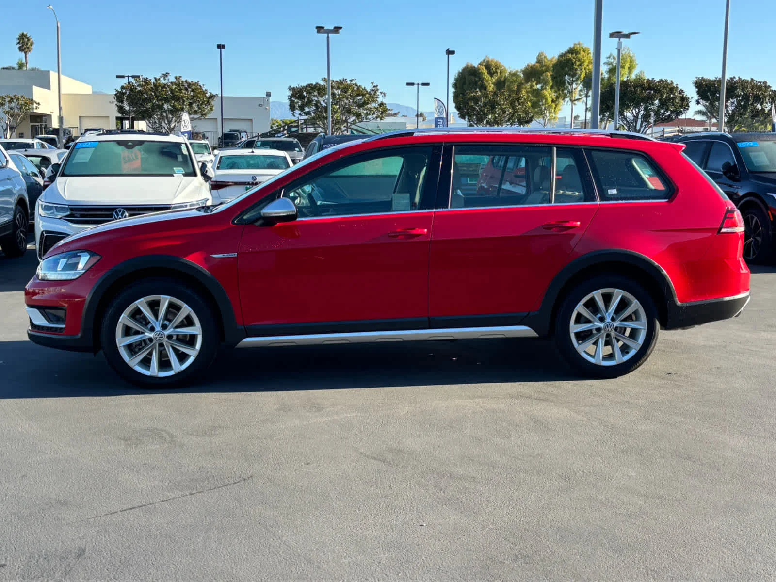 Used 2018 Tornado Red Volkswagen SE image 7