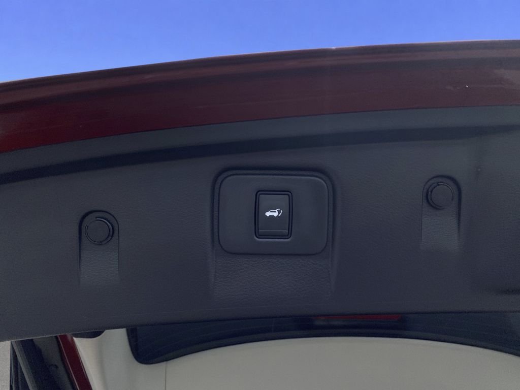 Used 2016 Cayenne Red Metallic Nissan Platinum image 31