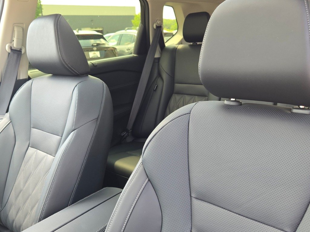New 2026 Boulder Gray Pearl / Super Black Two-tone Nissan Platinum image 26
