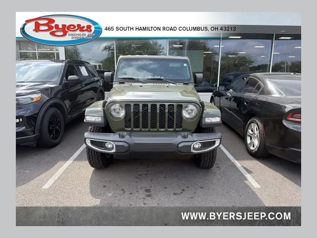 Used 2023 Green Jeep Sport S image 1
