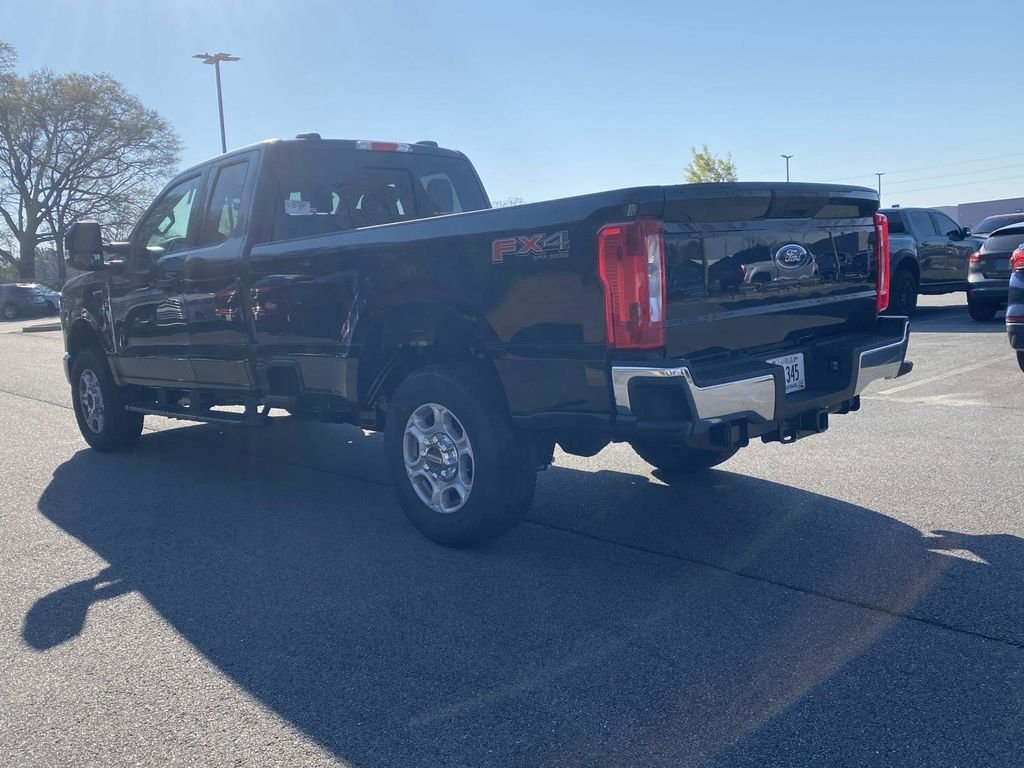 New 2026 Black Ford XLT image 4
