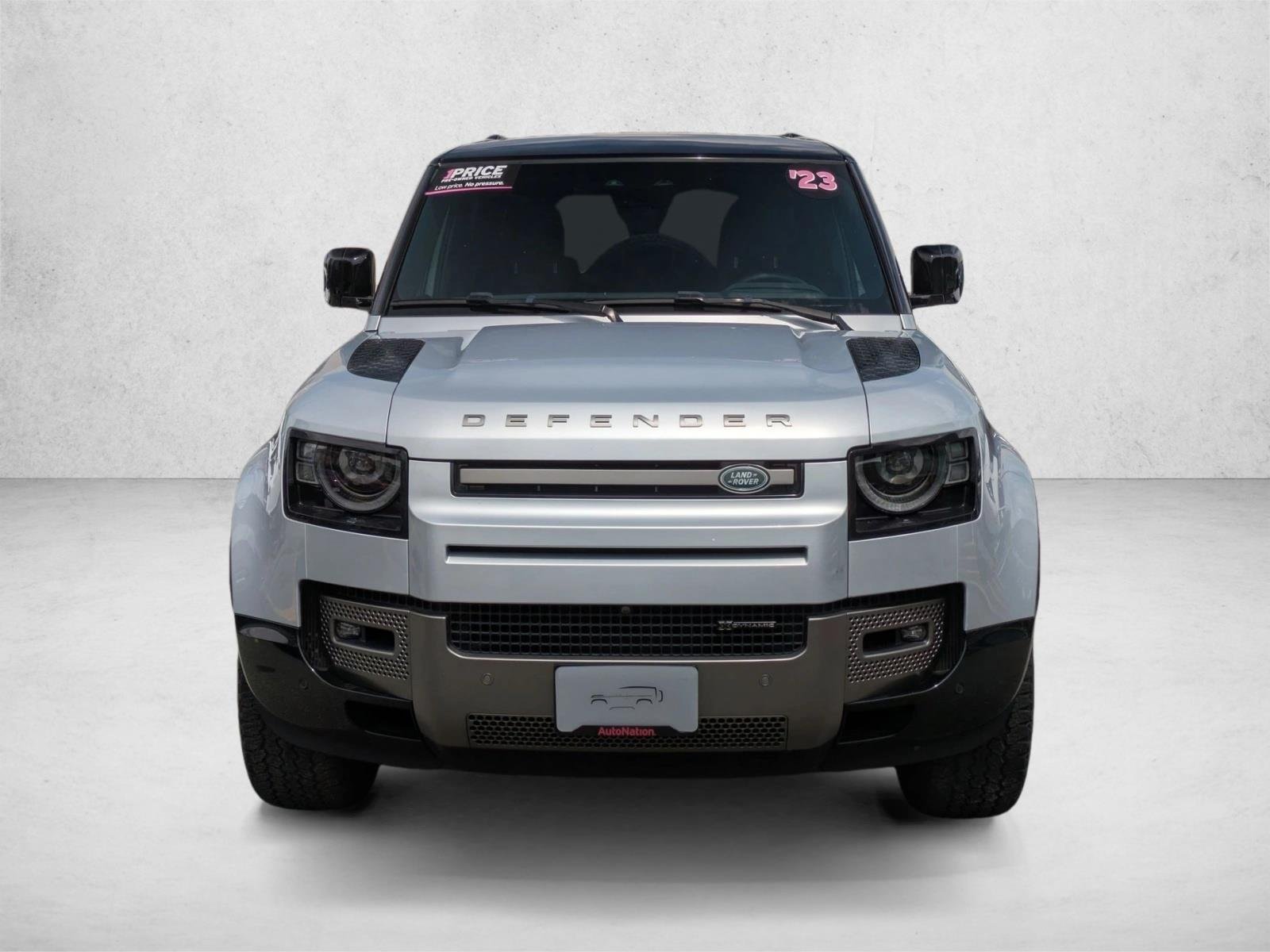 Used 2023 Hakuba Silver Metallic Land Rover X-Dynamic SE image 2