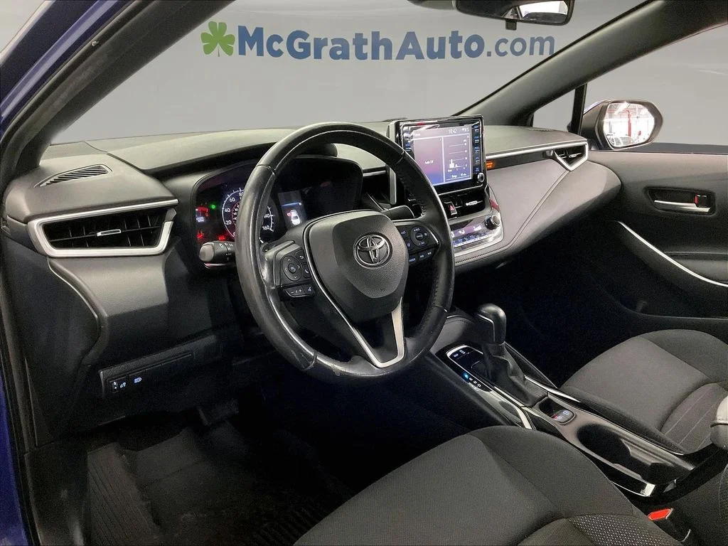 Used 2020 Blue Toyota SE image 17