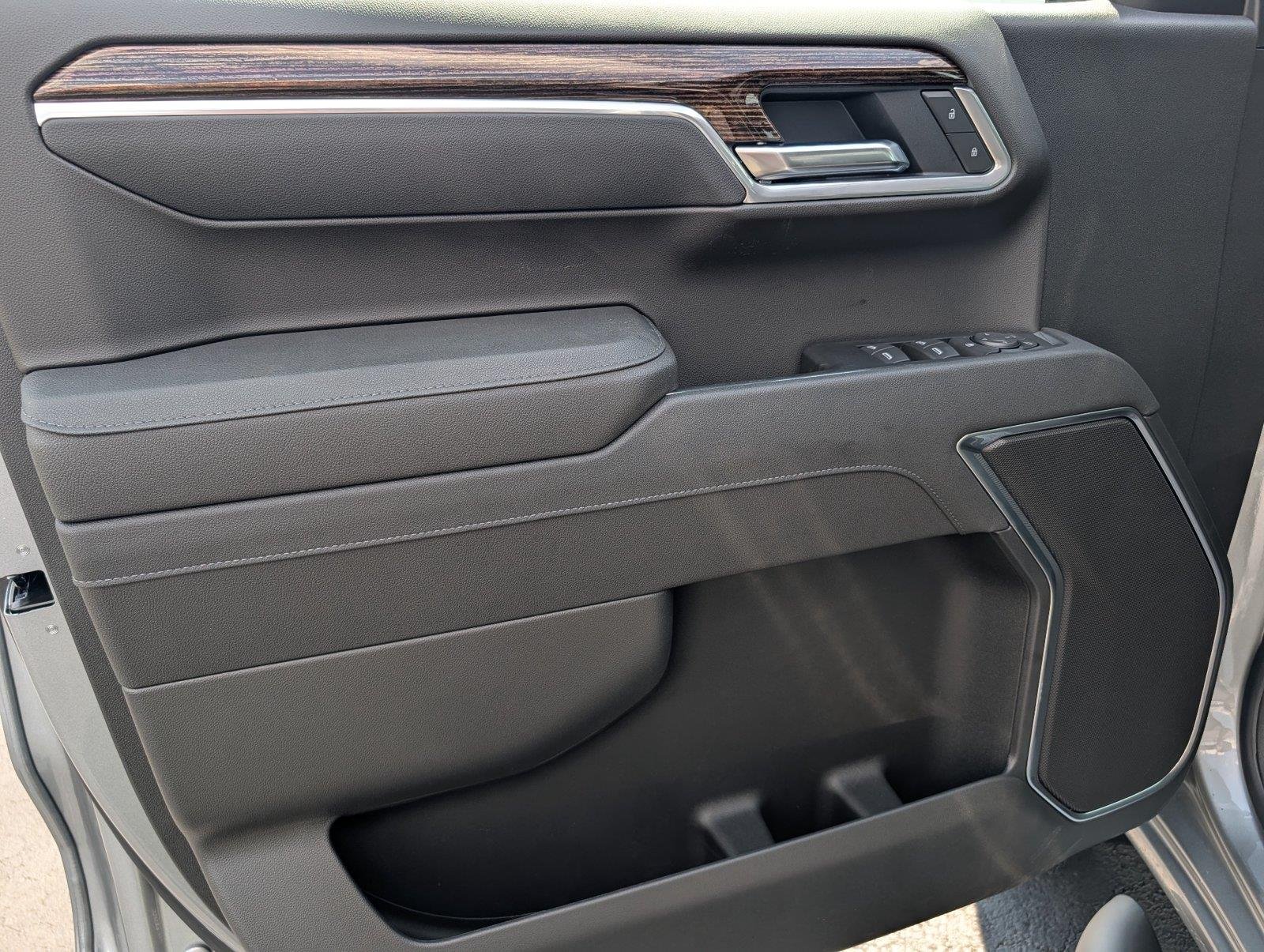 New 2026 Sterling Metallic GMC Elevation image 15