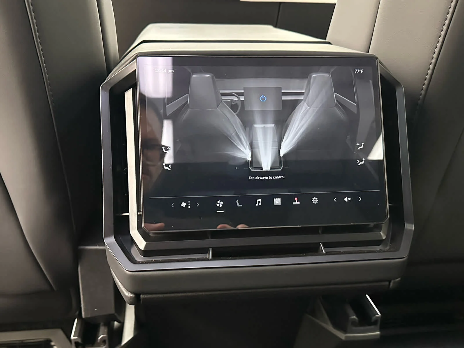 2024 Tesla Cybertruck Base - Photo 35