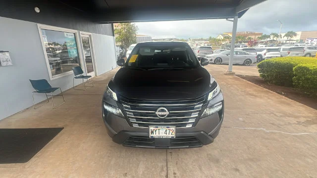 Used 2024 Gray Nissan SV image 8