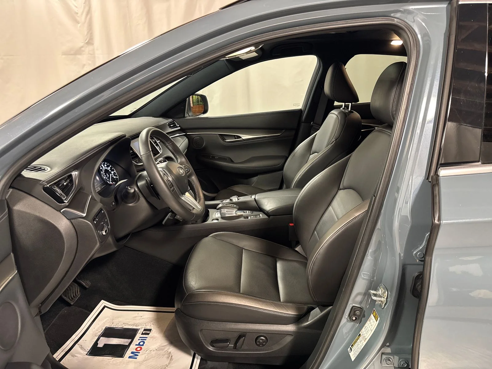 Certified Used 2025 Slate Gray INFINITI LUXE image 3