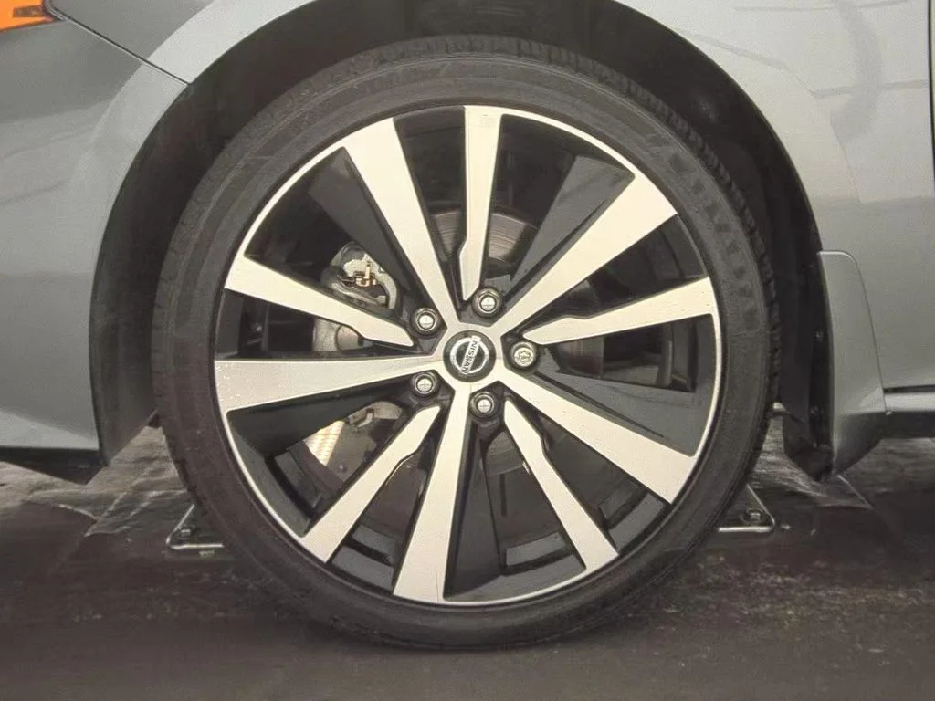 Used 2021 Gray Nissan 2.5 SR image 5