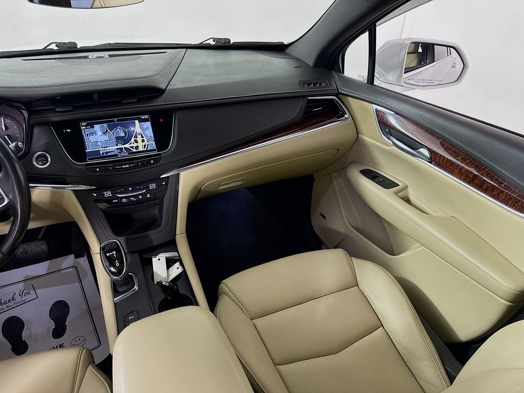 Used 2018 Crystal White Tricoat Cadillac Luxury AWD image 25