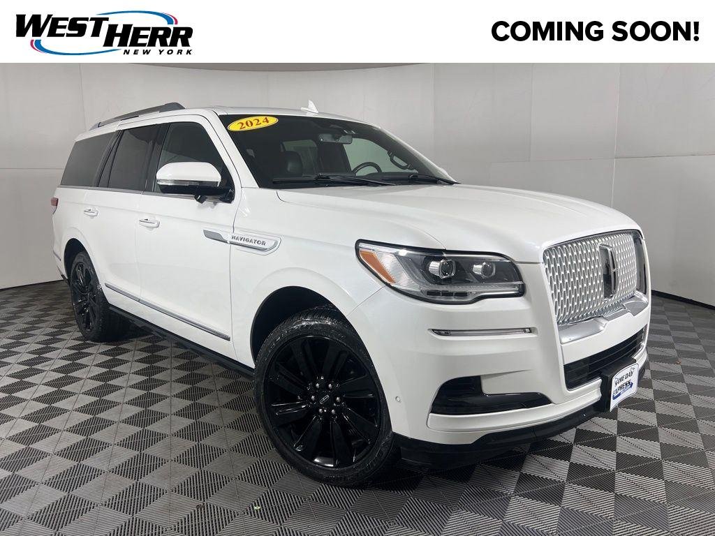 Used 2024 White Metallic Lincoln Reserve image 1
