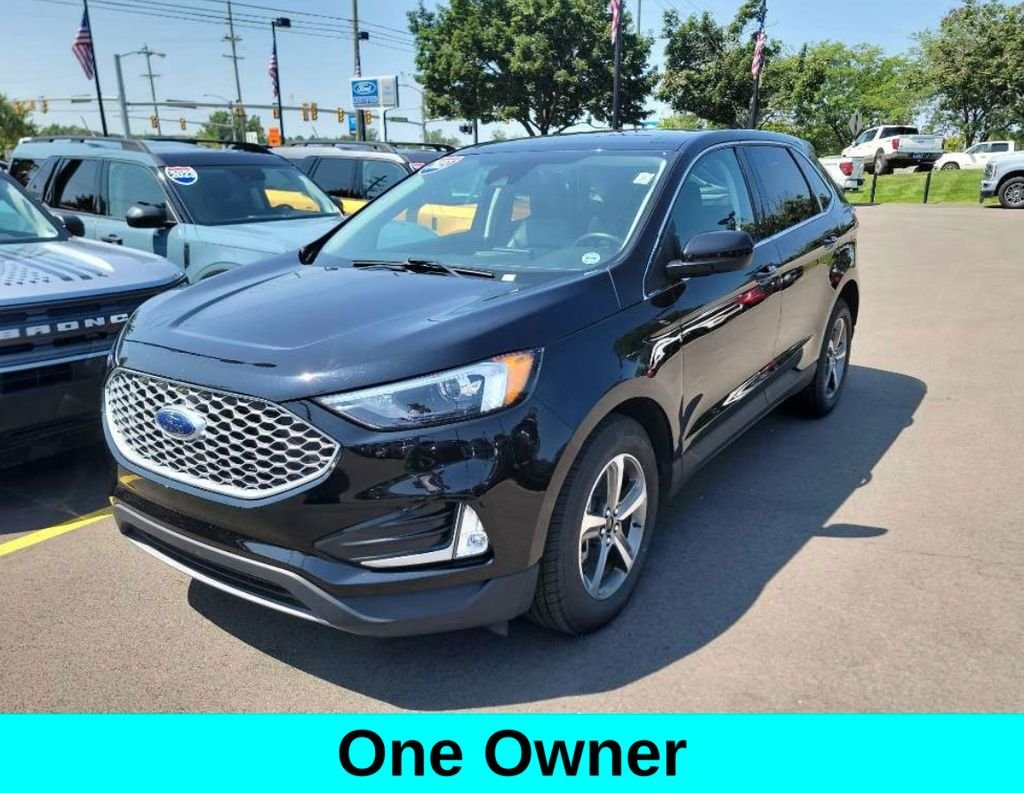 Used 2023 Black Metallic Ford SEL image 1