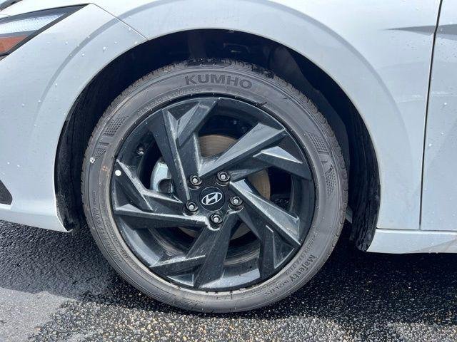 New 2026 White Hyundai SEL Sport image 7