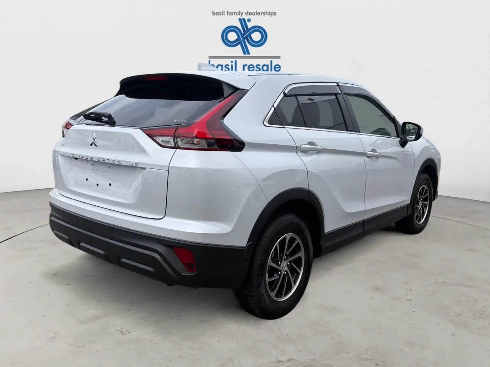 Used 2025 White Diamond Mitsubishi ES image 6
