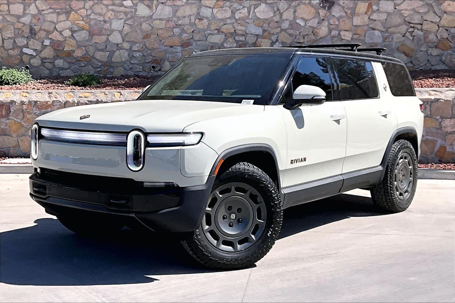 2025 Rivian R1S Ascend