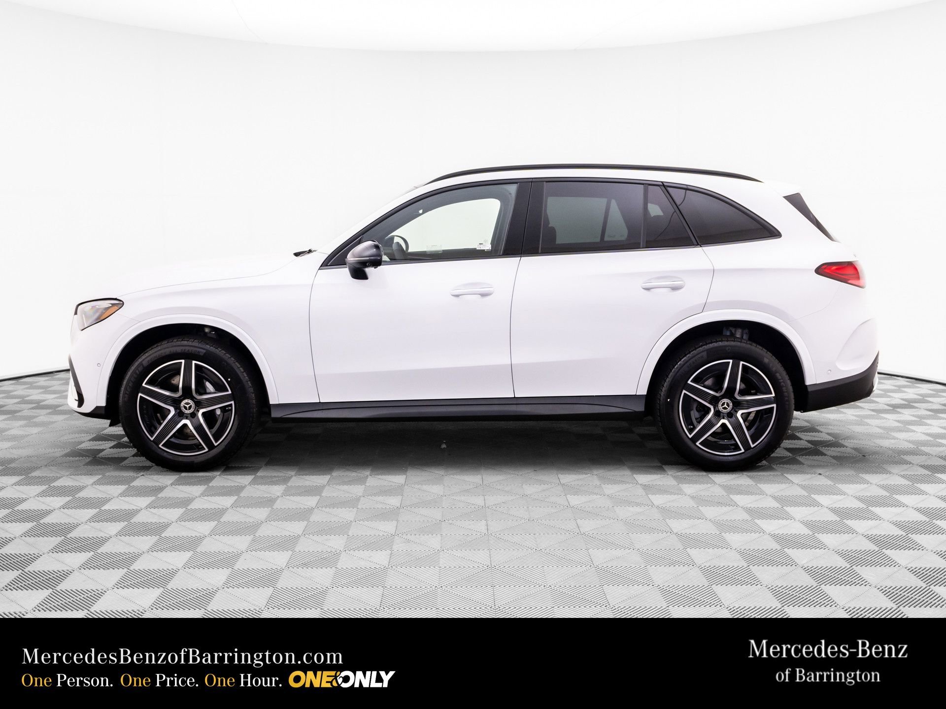 New 2026 MANUFAKTUR Moonlight White Metallic Mercedes-Benz GLC 300 image 44