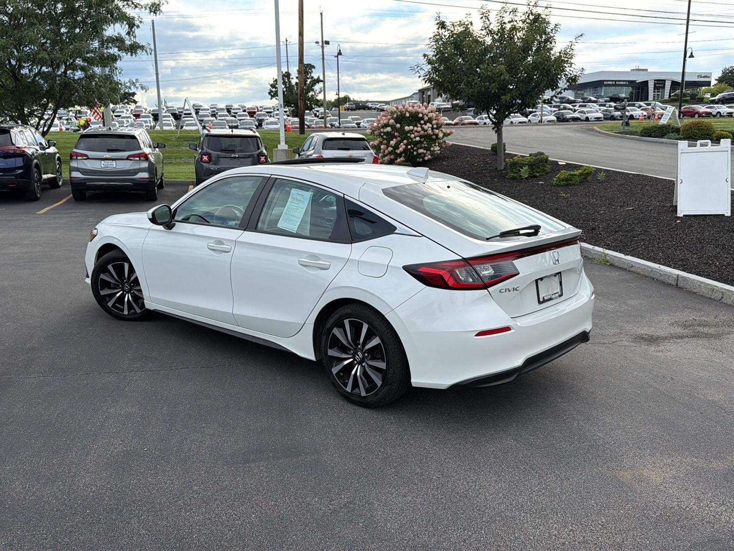 Used 2024 Platinum White Pearl Honda EX-L image 5
