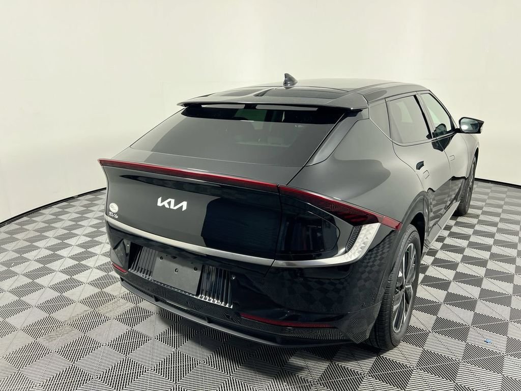 Certified Used 2024 Black Kia Wind image 3