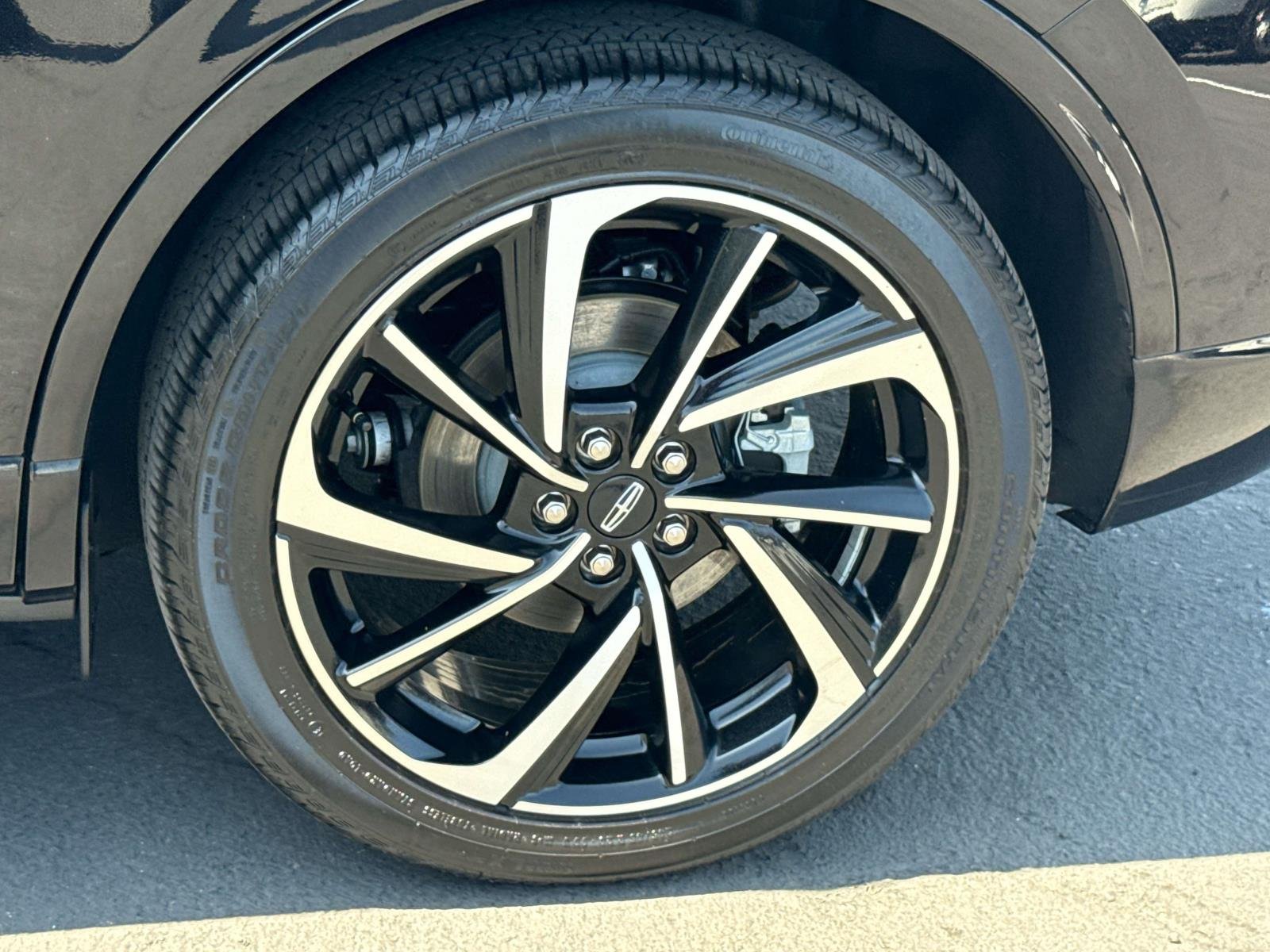 Used 2024 Black Lincoln Grand Touring image 31
