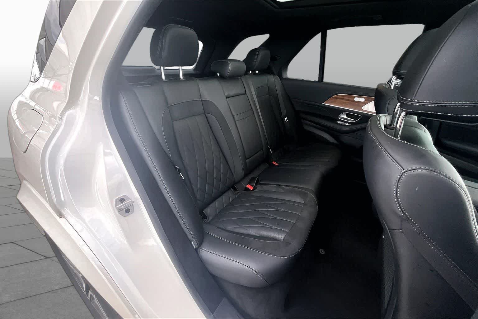 Used 2024 MANUFAKTUR Diamond White Metallic Mercedes-Benz AMG® GLE 53 image 20