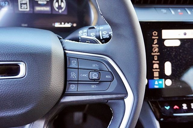 New 2026 Diamond Black Crystal Pearl-Coat Exterior Paint Jeep Limited image 41