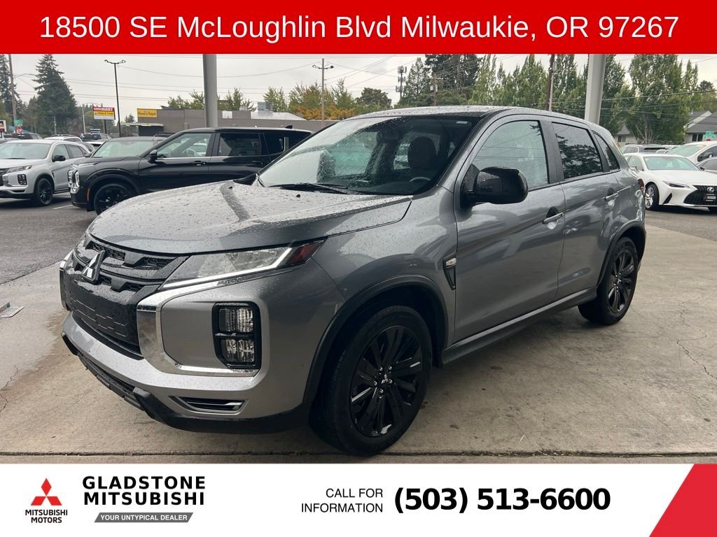 Used 2025 Mercury Gray Metallic Mitsubishi 2.0 LE image 2