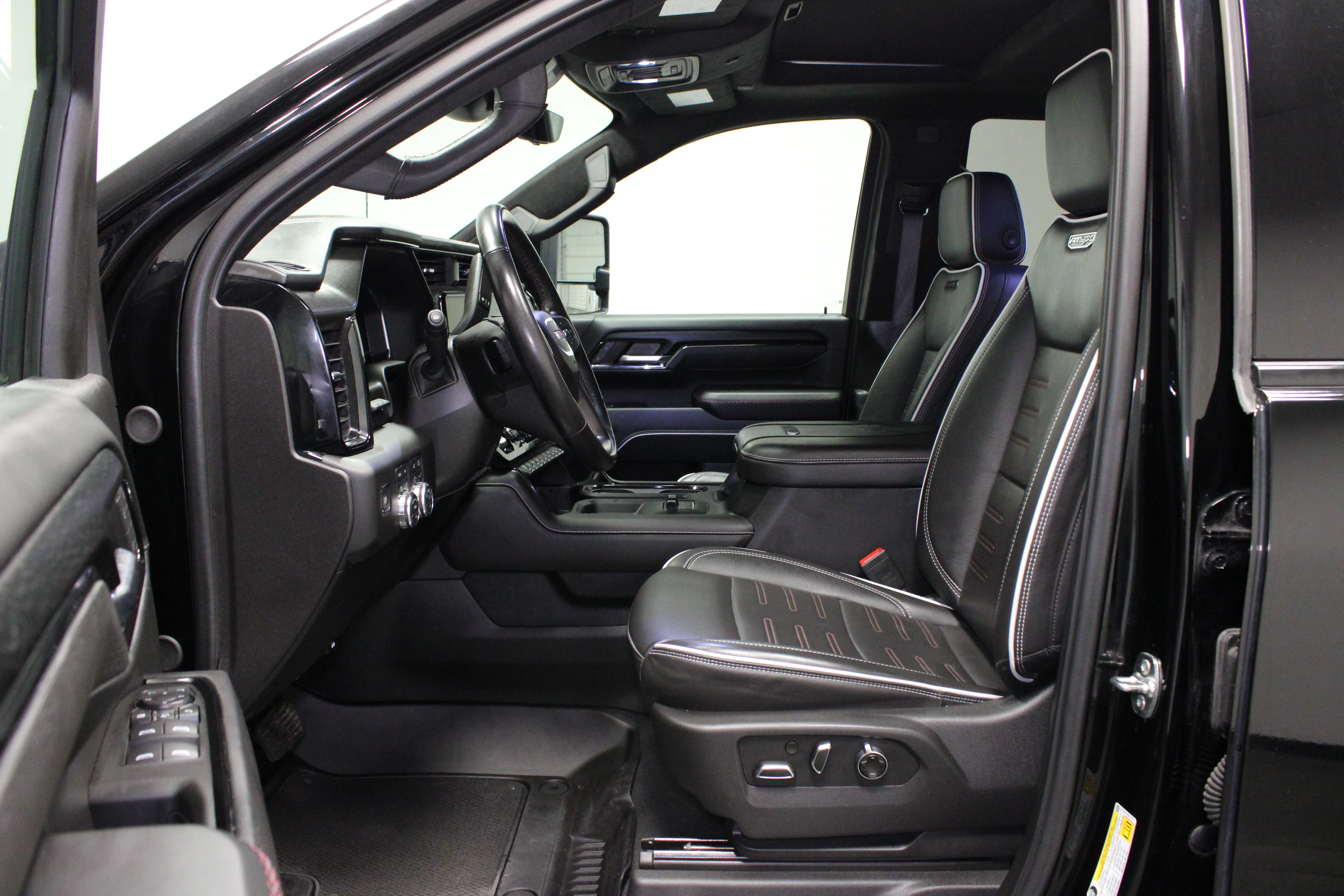 Used 2025 Onyx Black GMC AT4X image 21