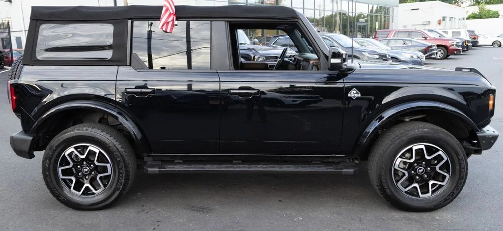 Used 2022 Black Ford Outer Banks image 7