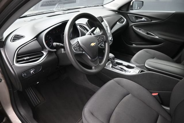 Used 2024 Gray Chevrolet LT image 18