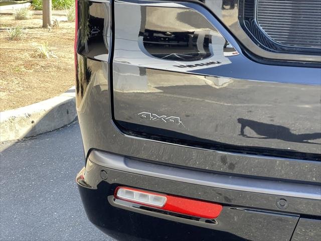New 2026 High Gloss Black Exterior Paint Jeep Grand Wagoneer image 13